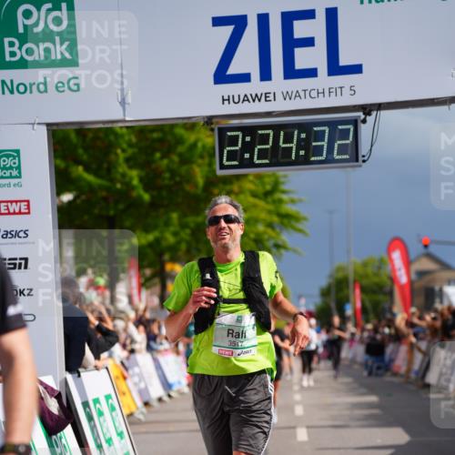 20.09.2026 - PSD Bank Halbmarathon LAZAROV Photography http://msf.ph/oto/10541065 20.09.2026 12:24:32 Ziel 1573, 1794, 1832, 2107, 2960, 3517, 4713 meine-sportfotos.de