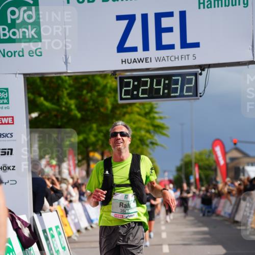 20.09.2026 - PSD Bank Halbmarathon LAZAROV Photography http://msf.ph/oto/10541071 20.09.2026 12:24:32 Ziel 1573, 1794, 1832, 2107, 2960, 3517, 4713 meine-sportfotos.de
