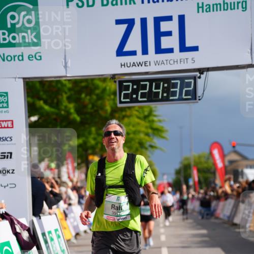 20.09.2026 - PSD Bank Halbmarathon LAZAROV Photography http://msf.ph/oto/10541076 20.09.2026 12:24:32 Ziel 1573, 1794, 1832, 2107, 2960, 3517, 4713 meine-sportfotos.de