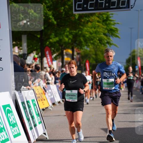 20.09.2026 - PSD Bank Halbmarathon LAZAROV Photography http://msf.ph/oto/10541085 20.09.2026 12:24:35 Ziel 1573, 1832, 2107, 3517, 4713 meine-sportfotos.de