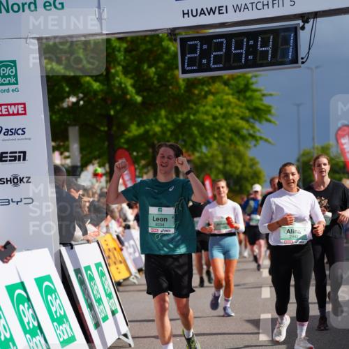 20.09.2026 - PSD Bank Halbmarathon LAZAROV Photography http://msf.ph/oto/10541137 20.09.2026 12:24:41 Ziel 1644, 1832, 1857, 2289, 2442, 3533, 4034, 4713 meine-sportfotos.de