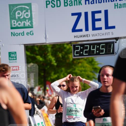 20.09.2026 - PSD Bank Halbmarathon LAZAROV Photography http://msf.ph/oto/10541219 20.09.2026 12:24:51 Ziel 1009, 1033, 1043, 1161, 1242, 1439, 1503, 1644, 1688, 1768, 1932, 2083, 2167, 2207, 2289, 2452, 3419, 3453, 3533, 3756, 4077, 4332 meine-sportfotos.de