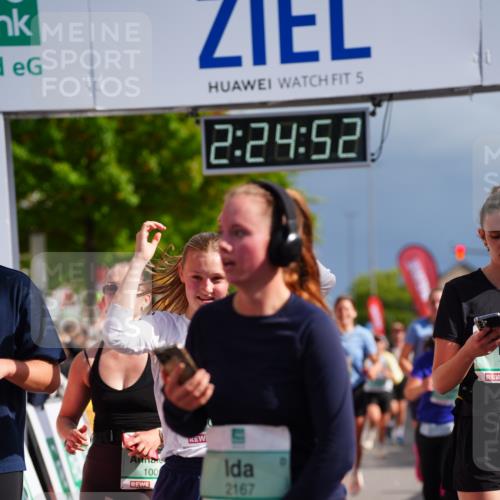 20.09.2026 - PSD Bank Halbmarathon LAZAROV Photography http://msf.ph/oto/10541225 20.09.2026 12:24:51 Ziel 1009, 1033, 1043, 1161, 1242, 1439, 1503, 1644, 1688, 1768, 1932, 2083, 2167, 2207, 2289, 2452, 3419, 3453, 3533, 3756, 4077, 4332 meine-sportfotos.de