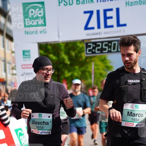 20.09.2026 - PSD Bank Halbmarathon LAZAROV Photography http://msf.ph/oto/10541281 20.09.2026 12:24:59 Ziel 1033, 1043, 1242, 1503, 1633, 1654, 1932, 2135, 2207, 2328, 2452, 2596, 2658, 2798, 3510, 3756, 4190, 4663 meine-sportfotos.de