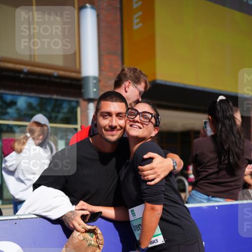 20.09.2026 - PSD Bank Halbmarathon LAZAROV Photography http://msf.ph/oto/10541354 20.09.2026 12:25:34 Ziel 4725 meine-sportfotos.de