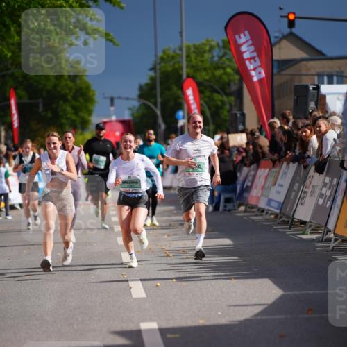 20.09.2026 - PSD Bank Halbmarathon LAZAROV Photography http://msf.ph/oto/10541445 20.09.2026 12:25:53 Ziel 2287, 2953, 3666, 4390, 4391, 4392 meine-sportfotos.de