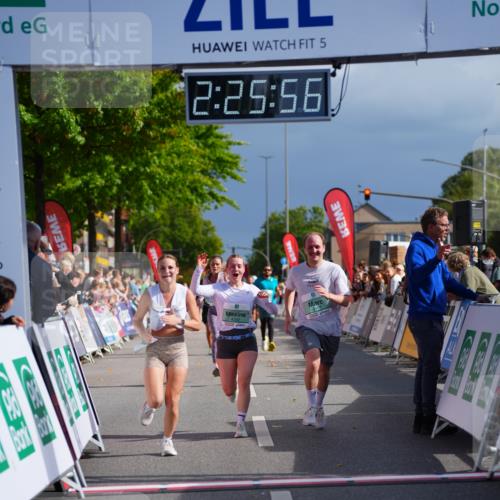20.09.2026 - PSD Bank Halbmarathon LAZAROV Photography http://msf.ph/oto/10541460 20.09.2026 12:25:55 Ziel 4390, 4391, 4392, 4588 meine-sportfotos.de