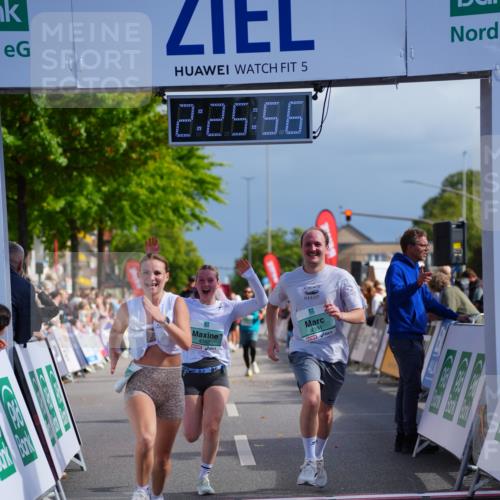 20.09.2026 - PSD Bank Halbmarathon LAZAROV Photography http://msf.ph/oto/10541473 20.09.2026 12:25:56 Ziel 4390, 4391, 4392, 4588 meine-sportfotos.de