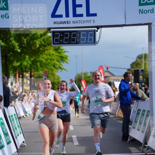 20.09.2026 - PSD Bank Halbmarathon LAZAROV Photography http://msf.ph/oto/10541476 20.09.2026 12:25:56 Ziel 4390, 4391, 4392, 4588 meine-sportfotos.de