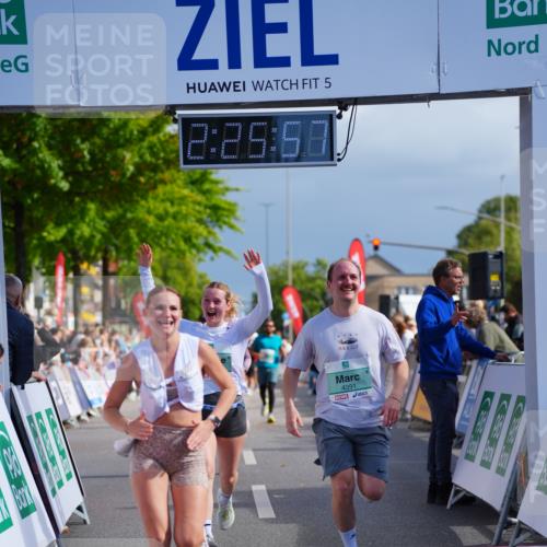 20.09.2026 - PSD Bank Halbmarathon LAZAROV Photography http://msf.ph/oto/10541479 20.09.2026 12:25:56 Ziel 4390, 4391, 4392, 4588 meine-sportfotos.de