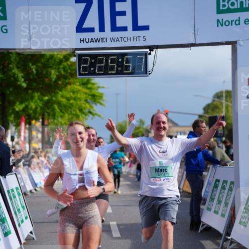 20.09.2026 - PSD Bank Halbmarathon LAZAROV Photography http://msf.ph/oto/10541484 20.09.2026 12:25:56 Ziel 4390, 4391, 4392, 4588 meine-sportfotos.de