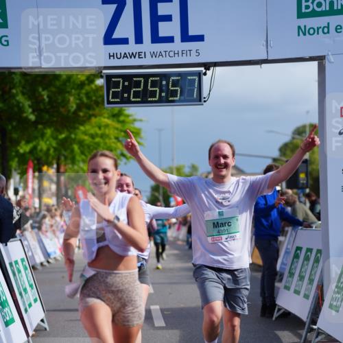 20.09.2026 - PSD Bank Halbmarathon LAZAROV Photography http://msf.ph/oto/10541487 20.09.2026 12:25:56 Ziel 4390, 4391, 4392, 4588 meine-sportfotos.de