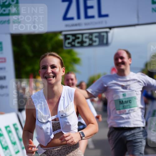 20.09.2026 - PSD Bank Halbmarathon LAZAROV Photography http://msf.ph/oto/10541492 20.09.2026 12:25:57 Ziel 4390, 4391, 4392, 4588 meine-sportfotos.de