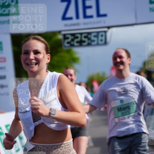 20.09.2026 - PSD Bank Halbmarathon LAZAROV Photography http://msf.ph/oto/10541494 20.09.2026 12:25:57 Ziel 4390, 4391, 4392, 4588 meine-sportfotos.de