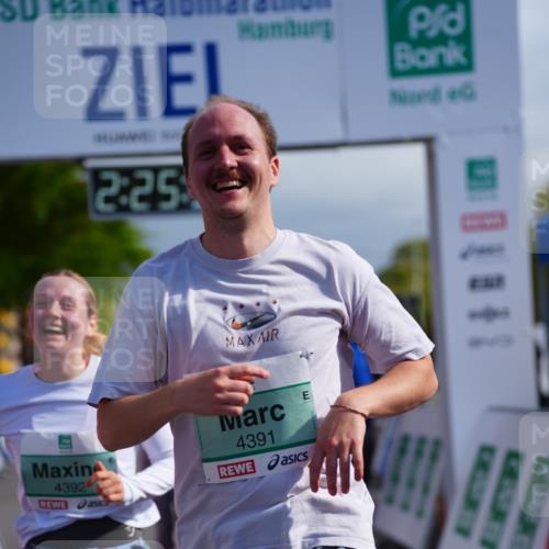 20.09.2026 - PSD Bank Halbmarathon LAZAROV Photography http://msf.ph/oto/10541496 20.09.2026 12:25:57 Ziel 4390, 4391, 4392, 4588 meine-sportfotos.de