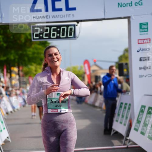 20.09.2026 - PSD Bank Halbmarathon LAZAROV Photography http://msf.ph/oto/10541512 20.09.2026 12:25:59 Ziel 2824, 3900, 4390, 4391, 4392, 4588 meine-sportfotos.de
