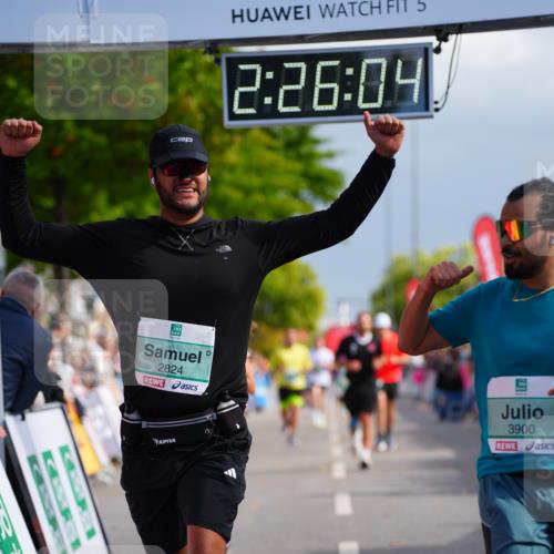 20.09.2026 - PSD Bank Halbmarathon LAZAROV Photography http://msf.ph/oto/10541554 20.09.2026 12:26:04 Ziel 1259, 2824, 3900, 4390, 4391, 4392, 4588 meine-sportfotos.de