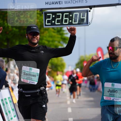 20.09.2026 - PSD Bank Halbmarathon LAZAROV Photography http://msf.ph/oto/10541556 20.09.2026 12:26:04 Ziel 1259, 2824, 3900, 4390, 4391, 4392, 4588 meine-sportfotos.de