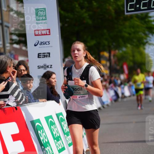 20.09.2026 - PSD Bank Halbmarathon LAZAROV Photography http://msf.ph/oto/10541568 20.09.2026 12:26:06 Ziel 1259, 1914, 2824, 3900, 4588, 4736 meine-sportfotos.de
