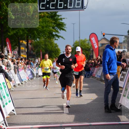 20.09.2026 - PSD Bank Halbmarathon LAZAROV Photography http://msf.ph/oto/10541575 20.09.2026 12:26:07 Ziel 1259, 1914, 2824, 3900, 4736 meine-sportfotos.de
