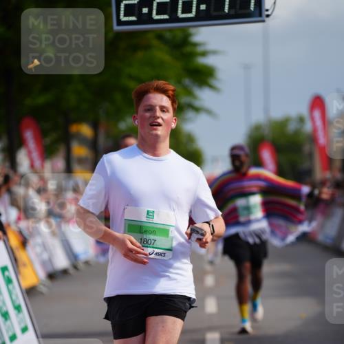 20.09.2026 - PSD Bank Halbmarathon LAZAROV Photography http://msf.ph/oto/10541626 20.09.2026 12:26:16 Ziel 1477, 1754, 1807, 1914, 2477, 3693, 3694, 4192, 4736 meine-sportfotos.de