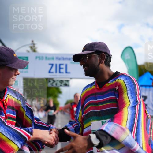 20.09.2026 - PSD Bank Halbmarathon LAZAROV Photography http://msf.ph/oto/10541664 20.09.2026 12:26:24 Ziel 1202, 1477, 1807, 3693, 3694, 4192, 4216 meine-sportfotos.de