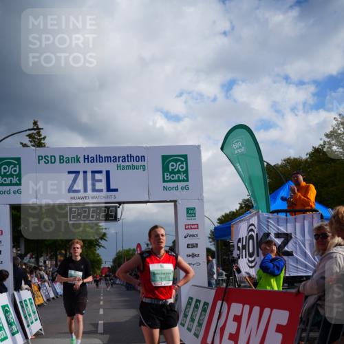 20.09.2026 - PSD Bank Halbmarathon LAZAROV Photography http://msf.ph/oto/10541669 20.09.2026 12:26:25 Ziel 1202, 1477, 3693, 3694, 4192, 4216 meine-sportfotos.de