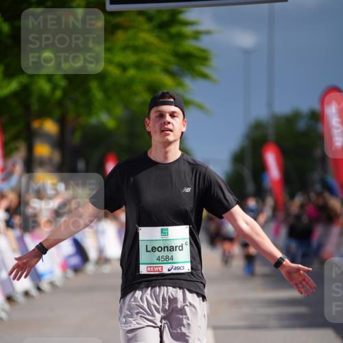 20.09.2026 - PSD Bank Halbmarathon LAZAROV Photography http://msf.ph/oto/10541682 20.09.2026 12:26:33 Ziel 4584 meine-sportfotos.de