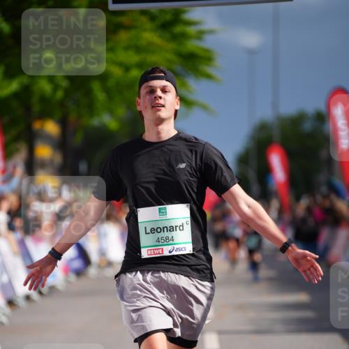 20.09.2026 - PSD Bank Halbmarathon LAZAROV Photography http://msf.ph/oto/10541684 20.09.2026 12:26:33 Ziel 4584 meine-sportfotos.de