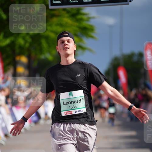 20.09.2026 - PSD Bank Halbmarathon LAZAROV Photography http://msf.ph/oto/10541687 20.09.2026 12:26:33 Ziel 4584 meine-sportfotos.de