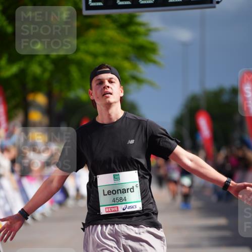 20.09.2026 - PSD Bank Halbmarathon LAZAROV Photography http://msf.ph/oto/10541689 20.09.2026 12:26:33 Ziel 4584 meine-sportfotos.de