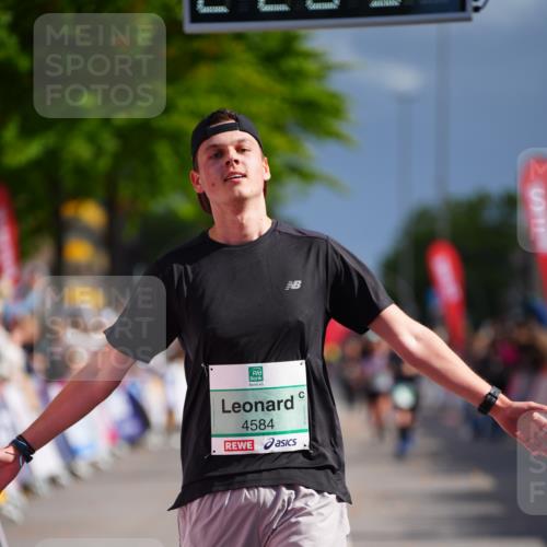 20.09.2026 - PSD Bank Halbmarathon LAZAROV Photography http://msf.ph/oto/10541692 20.09.2026 12:26:33 Ziel 4584 meine-sportfotos.de