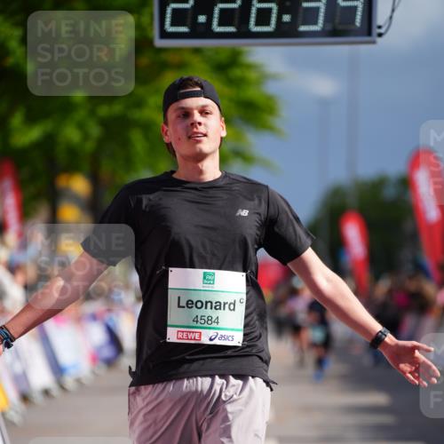 20.09.2026 - PSD Bank Halbmarathon LAZAROV Photography http://msf.ph/oto/10541695 20.09.2026 12:26:33 Ziel 4584 meine-sportfotos.de