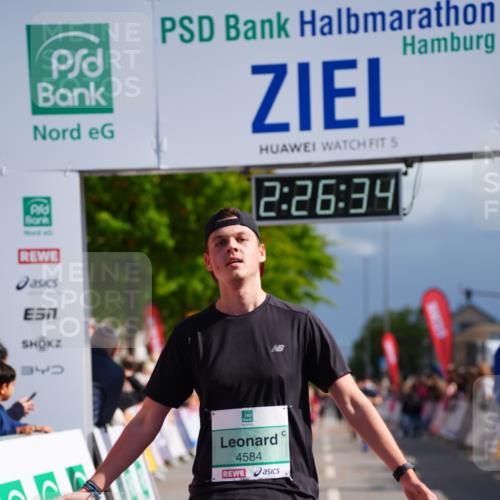 20.09.2026 - PSD Bank Halbmarathon LAZAROV Photography http://msf.ph/oto/10541697 20.09.2026 12:26:34 Ziel 4584 meine-sportfotos.de