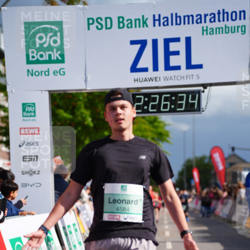 20.09.2026 - PSD Bank Halbmarathon LAZAROV Photography http://msf.ph/oto/10541699 20.09.2026 12:26:34 Ziel 4584 meine-sportfotos.de