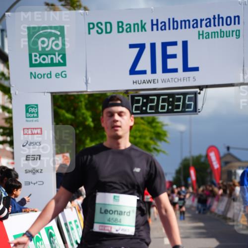 20.09.2026 - PSD Bank Halbmarathon LAZAROV Photography http://msf.ph/oto/10541701 20.09.2026 12:26:34 Ziel 4584 meine-sportfotos.de