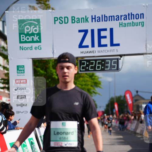 20.09.2026 - PSD Bank Halbmarathon LAZAROV Photography http://msf.ph/oto/10541704 20.09.2026 12:26:34 Ziel 4584 meine-sportfotos.de