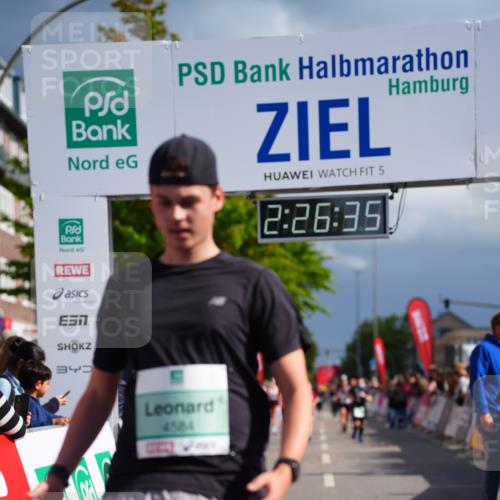 20.09.2026 - PSD Bank Halbmarathon LAZAROV Photography http://msf.ph/oto/10541706 20.09.2026 12:26:34 Ziel 4584 meine-sportfotos.de