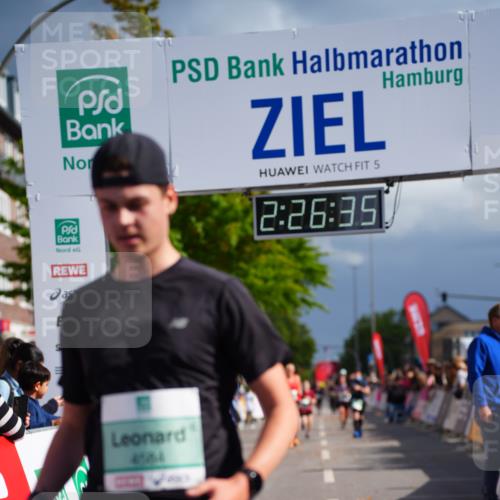 20.09.2026 - PSD Bank Halbmarathon LAZAROV Photography http://msf.ph/oto/10541709 20.09.2026 12:26:34 Ziel 4584 meine-sportfotos.de