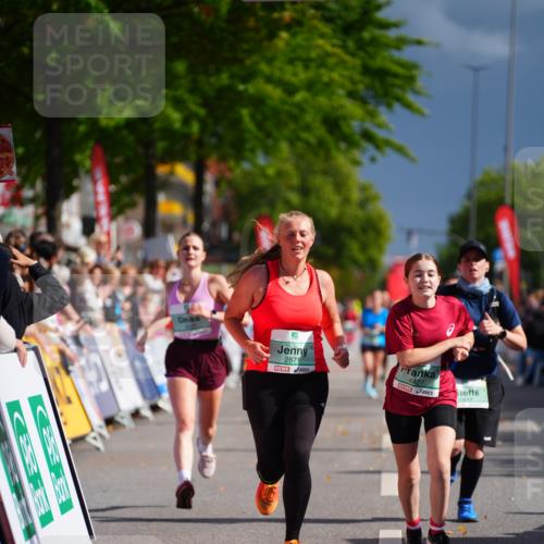 20.09.2026 - PSD Bank Halbmarathon LAZAROV Photography http://msf.ph/oto/10541712 20.09.2026 12:26:40 Ziel 1844, 2871, 3821, 4427, 4584 meine-sportfotos.de