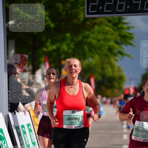 20.09.2026 - PSD Bank Halbmarathon LAZAROV Photography http://msf.ph/oto/10541732 20.09.2026 12:26:41 Ziel 1113, 1231, 1844, 2871, 3821, 4427, 4584 meine-sportfotos.de