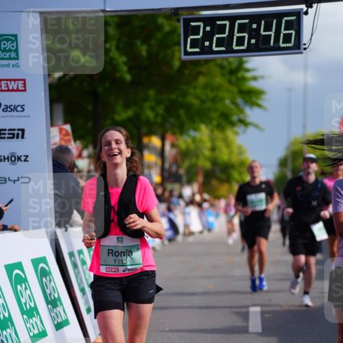 20.09.2026 - PSD Bank Halbmarathon LAZAROV Photography http://msf.ph/oto/10541770 20.09.2026 12:26:46 Ziel 1113, 1231, 1345, 1471, 1844, 2039, 2858, 2871, 3821, 4427 meine-sportfotos.de