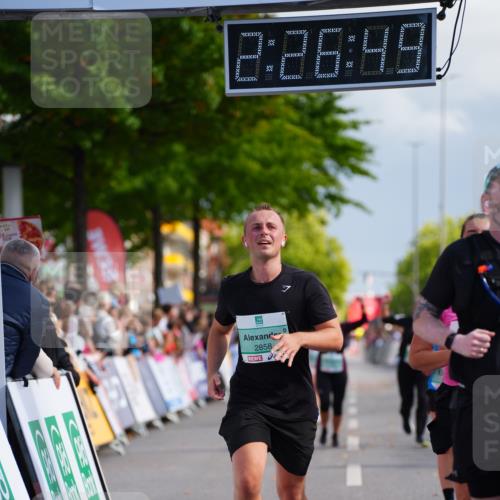 20.09.2026 - PSD Bank Halbmarathon LAZAROV Photography http://msf.ph/oto/10541787 20.09.2026 12:26:48 Ziel 1113, 1231, 1345, 1471, 1844, 2039, 2858, 2871, 3821, 4427 meine-sportfotos.de
