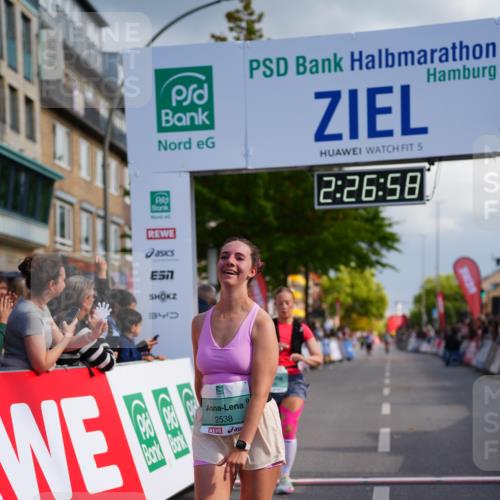 20.09.2026 - PSD Bank Halbmarathon LAZAROV Photography http://msf.ph/oto/10541864 20.09.2026 12:26:58 Ziel 1738, 2021, 2039, 2295, 2538 meine-sportfotos.de