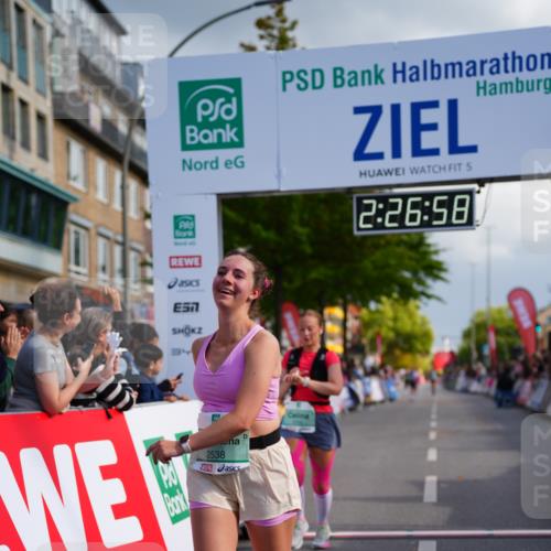 20.09.2026 - PSD Bank Halbmarathon LAZAROV Photography http://msf.ph/oto/10541867 20.09.2026 12:26:58 Ziel 1738, 2021, 2039, 2295, 2538 meine-sportfotos.de