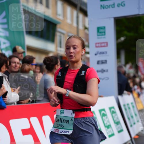 20.09.2026 - PSD Bank Halbmarathon LAZAROV Photography http://msf.ph/oto/10541876 20.09.2026 12:26:59 Ziel 1738, 2021, 2295, 2538 meine-sportfotos.de