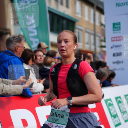 20.09.2026 - PSD Bank Halbmarathon LAZAROV Photography http://msf.ph/oto/10541881 20.09.2026 12:27:00 Ziel 1738, 2021, 2295, 2538 meine-sportfotos.de