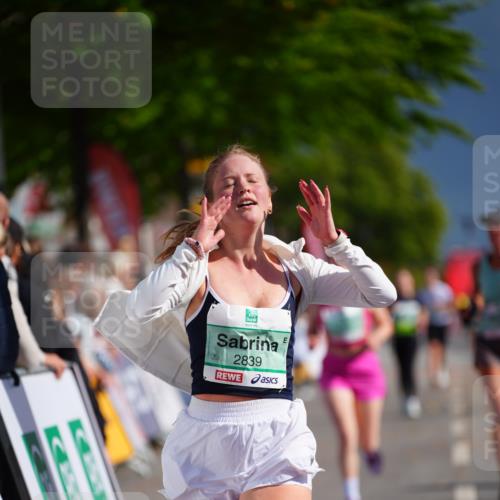 20.09.2026 - PSD Bank Halbmarathon LAZAROV Photography http://msf.ph/oto/10541944 20.09.2026 12:27:21 Ziel 1480, 1667, 2839, 3294 meine-sportfotos.de