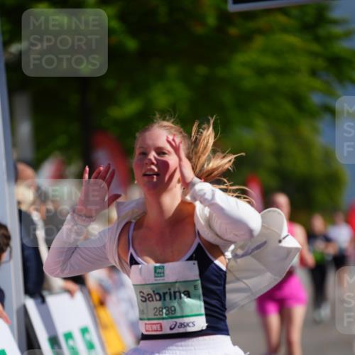 20.09.2026 - PSD Bank Halbmarathon LAZAROV Photography http://msf.ph/oto/10541952 20.09.2026 12:27:21 Ziel 1480, 1667, 2839, 3294 meine-sportfotos.de