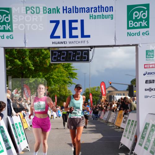 20.09.2026 - PSD Bank Halbmarathon LAZAROV Photography http://msf.ph/oto/10541972 20.09.2026 12:27:24 Ziel 1667, 2839, 3294 meine-sportfotos.de